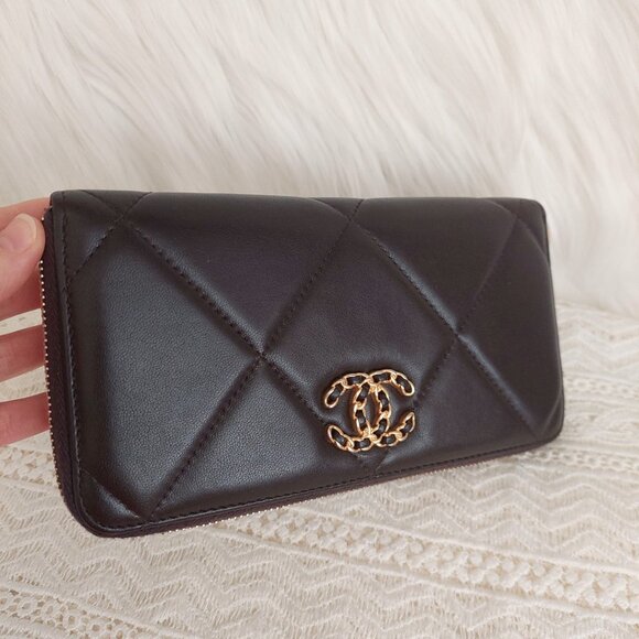 SOLD CHANEL 19 Quilted Lambskin Matelasse Long Zip Around Dark Brown Wallet - Picture 4 of 15